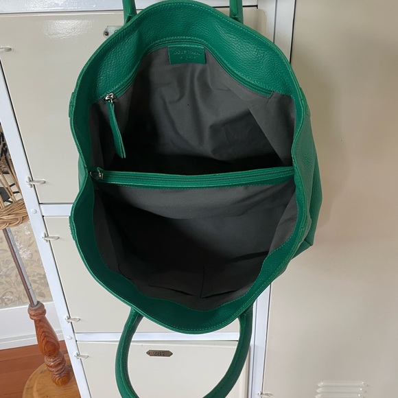 Mark & Graham Elisabetta Slouch Leather Handbag – Kelly Green Pebbled Leather - Picture 7 of 11